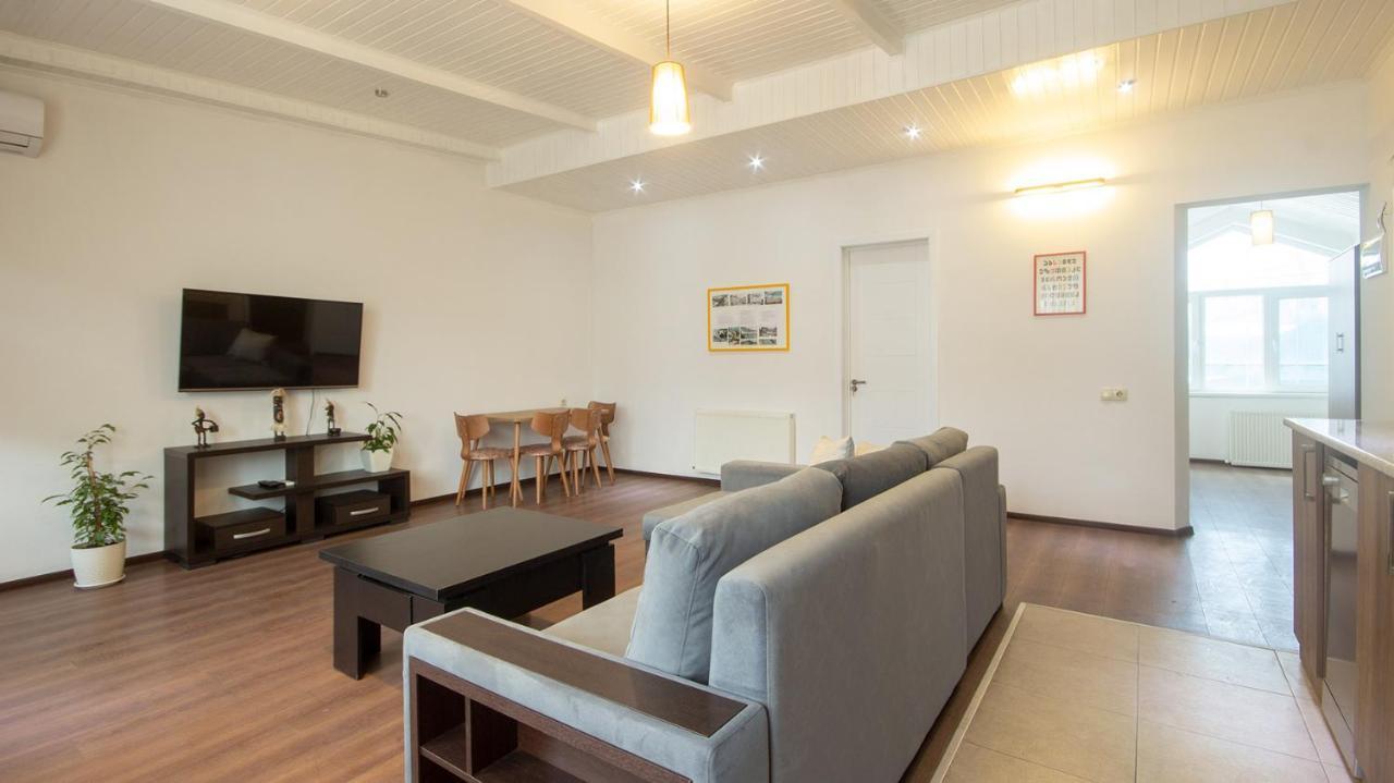 Big Terrace Apartment On Liberty Square Tbilissi Extérieur photo
