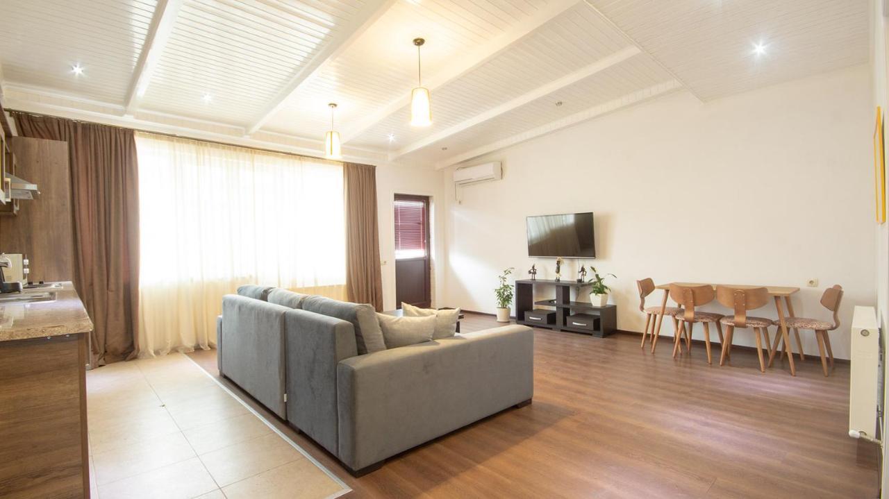 Big Terrace Apartment On Liberty Square Tbilissi Extérieur photo