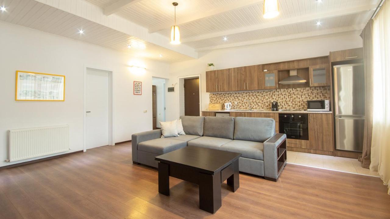 Big Terrace Apartment On Liberty Square Tbilissi Extérieur photo