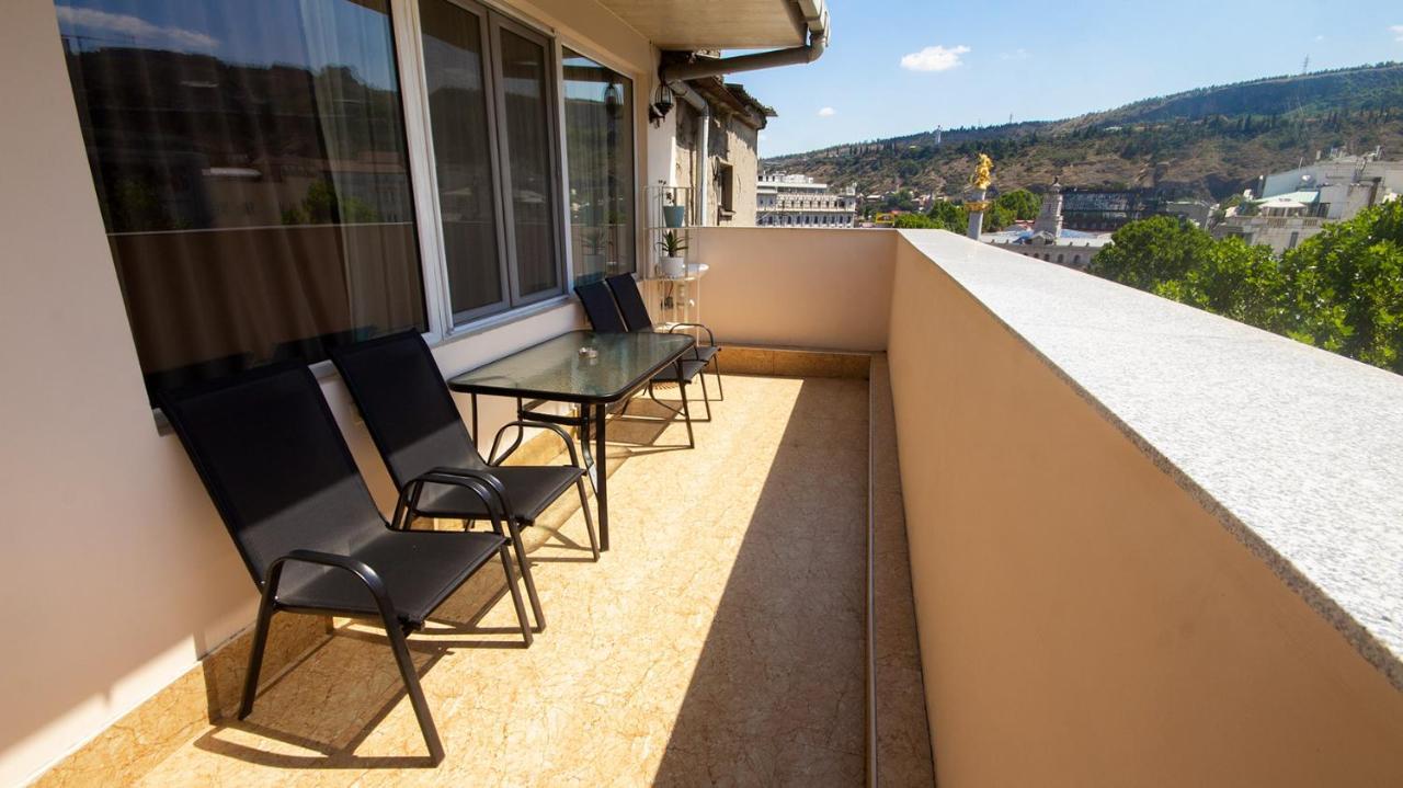 Big Terrace Apartment On Liberty Square Tbilissi Extérieur photo