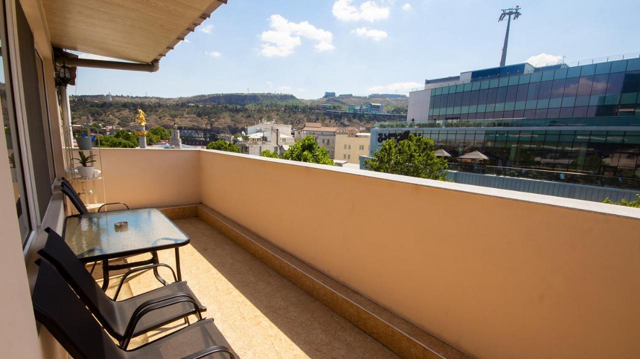 Big Terrace Apartment On Liberty Square Tbilissi Extérieur photo